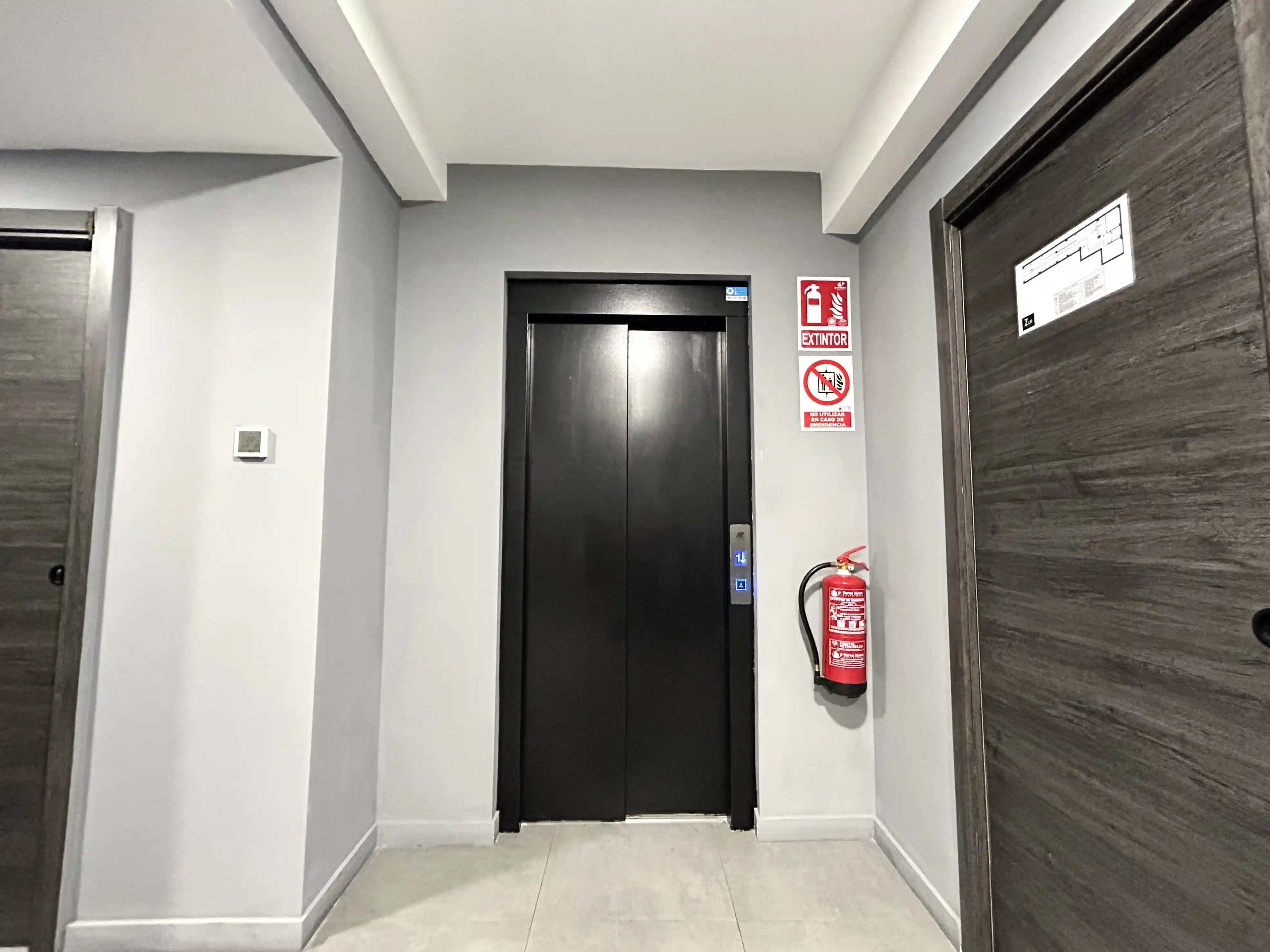 Ascensor de ZUR Hostel en Fuengirola